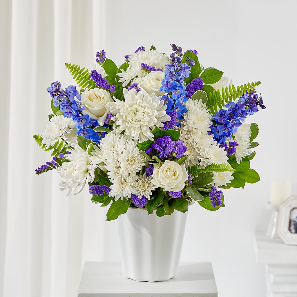 Hold Dear Tabletop Basket – Talia Flowers, Ottawa ON