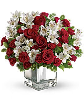 Teleflora's Christmas Blush Bouquet – Talia Flowers, Ottawa ON