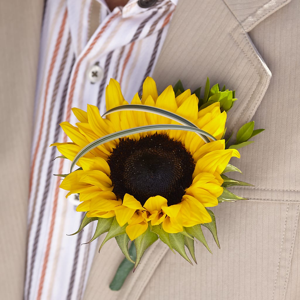 Free Spirit Boutonniere – Talia Flowers, Ottawa ON