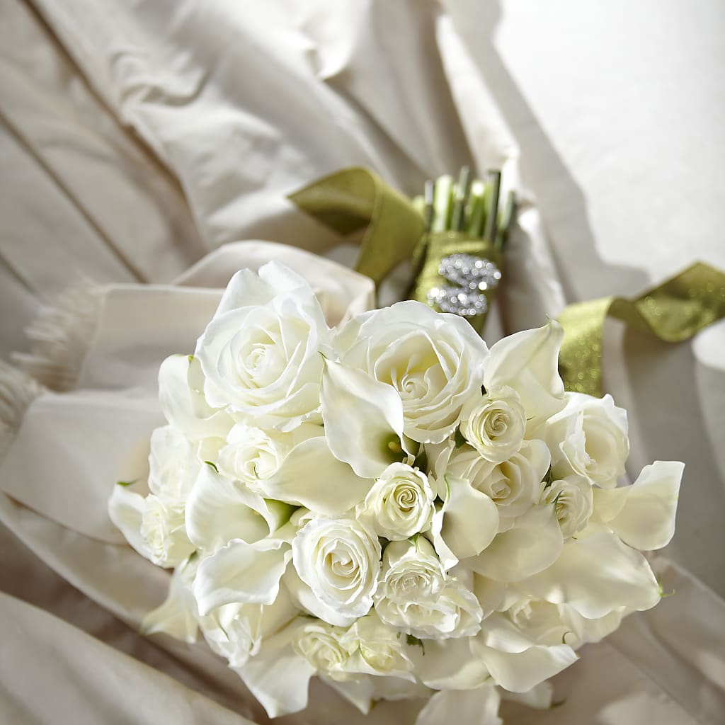Serene Highness Bouquet – Talia Flowers, Ottawa ON