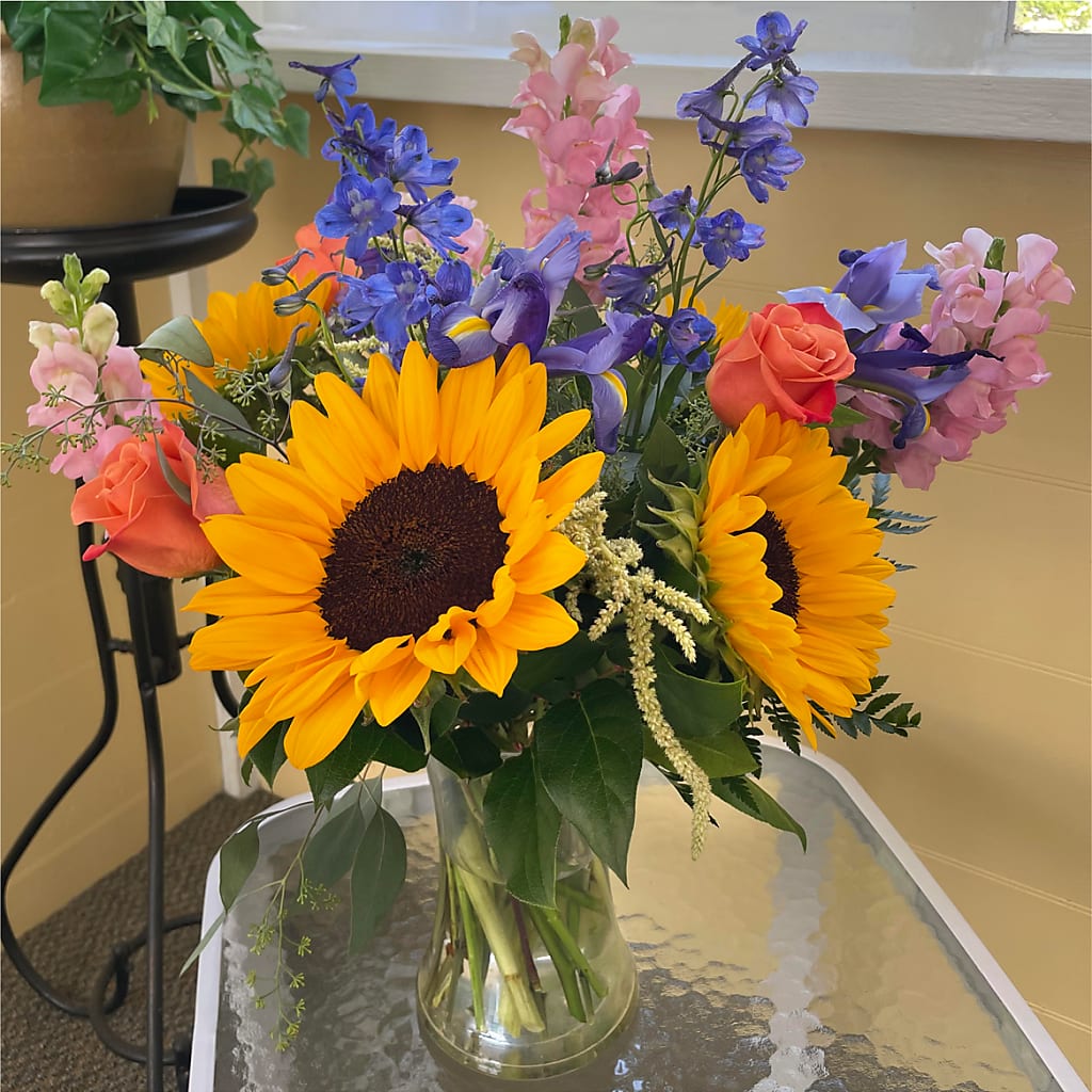 Rays of Life Bouquet –  Talia Flowers, Ottawa ON