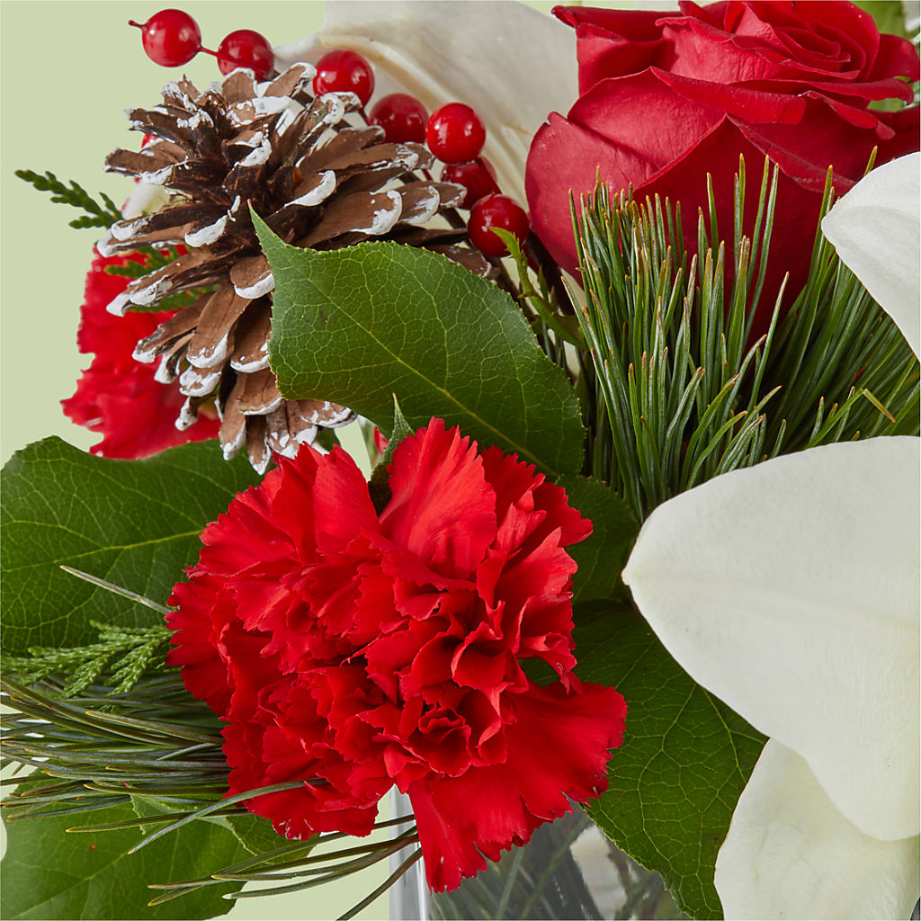 Glistening Icicles Bouquet –  Talia Flowers, Ottawa ON